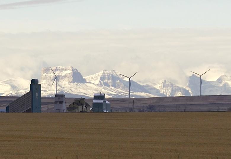 Researchers say resource sector can prosper by establishing social partnerships, engaging communities