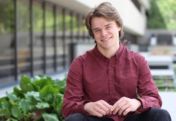 Herperger using Sakamoto research prize to design and produce analog oscillator