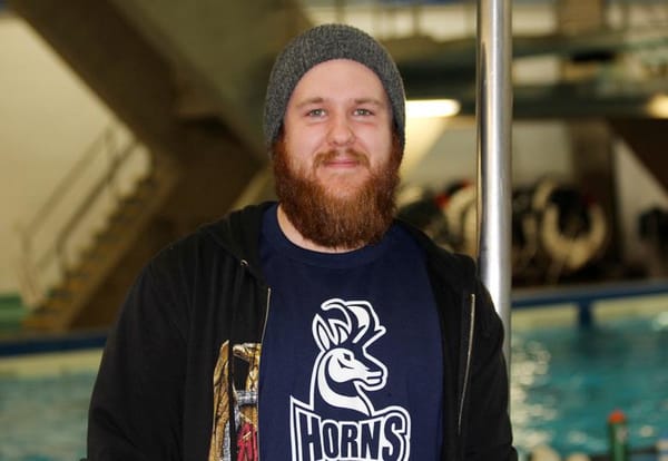 Swimming to the music improves performance